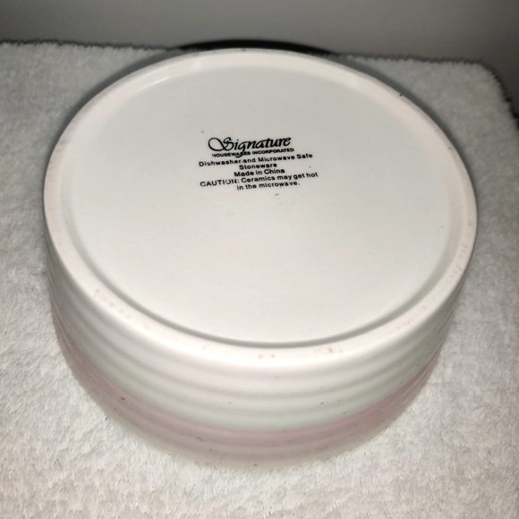 Stoneware Ceramic Pet Dish, pink accent with paw print - Picture 3 of 3